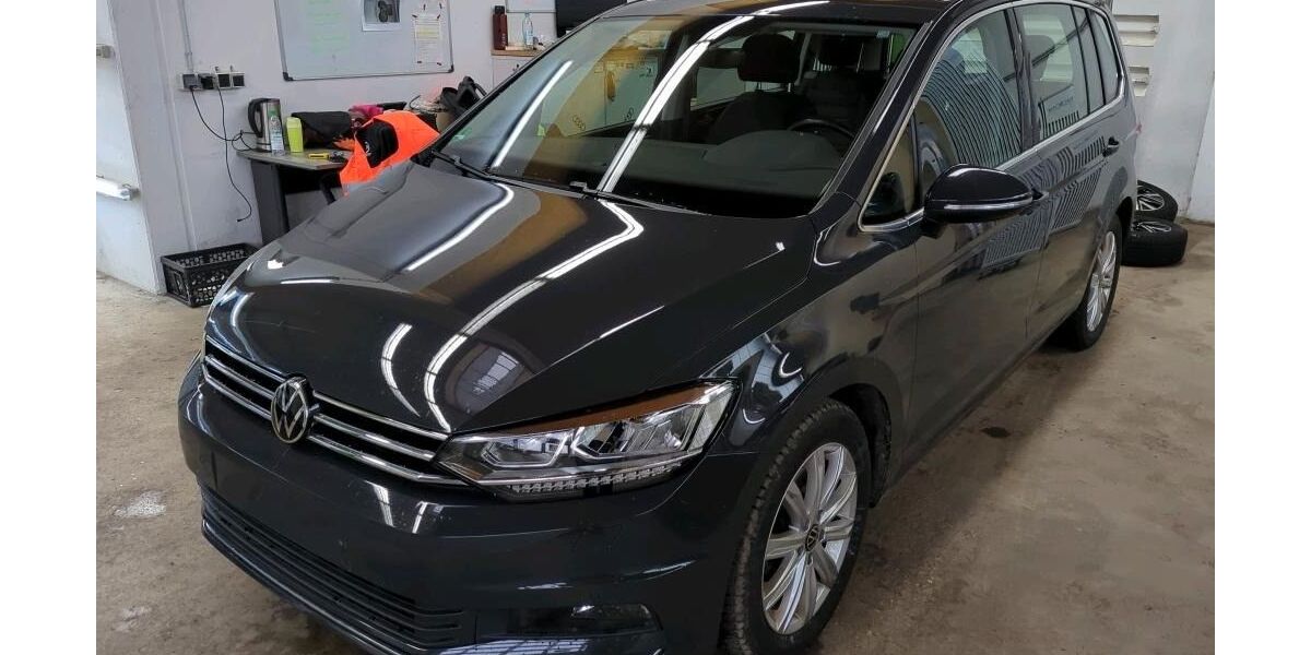 VW Touran 82.233 km 24.990 &euro; Weinstadt 71384