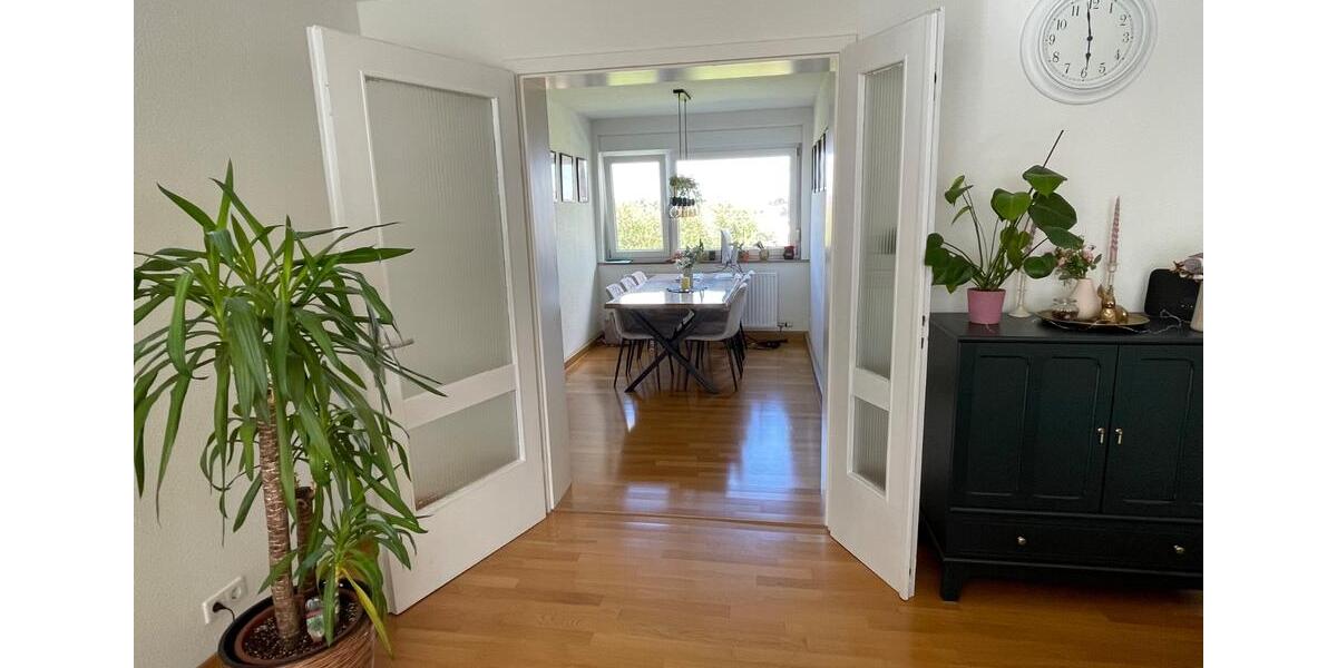 Gehobene 3,5-Zimmer Wohnung mit Süd-Balkon, EBK & Garage in Stgt 3.5 zimmer