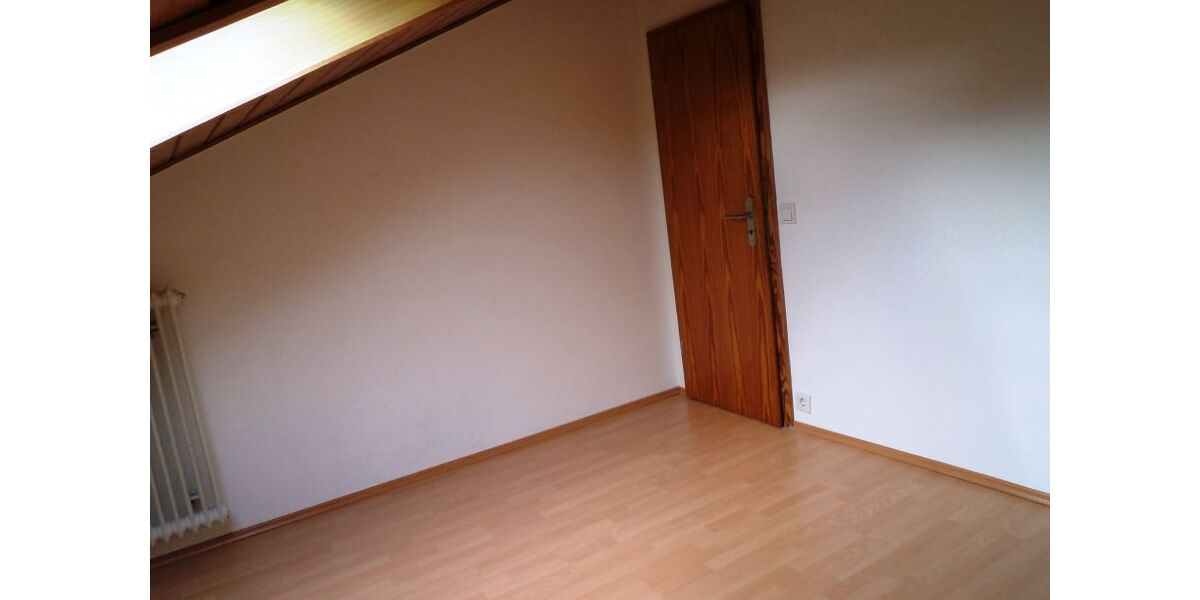 Gemütliche 3 Zimmer Dachgeschosswohnung mit EBK und Balkon - Dachgeschoßwohnung Weil im Schönbuch | Angebot:25239500