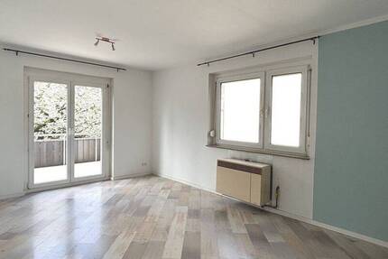 Freie 4-Zimmer-Wohnung, ca. 84 m², Baujahr 1954, mit Balkon, Garage und Freisitz! 4 zimmer