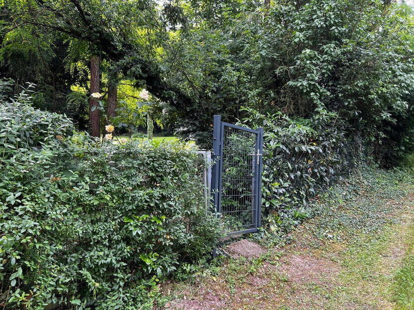 Grüne Oase in Gerlingen: Gartengrundstück (1.967 m²) mit Hütte, Wasser & viel Platz