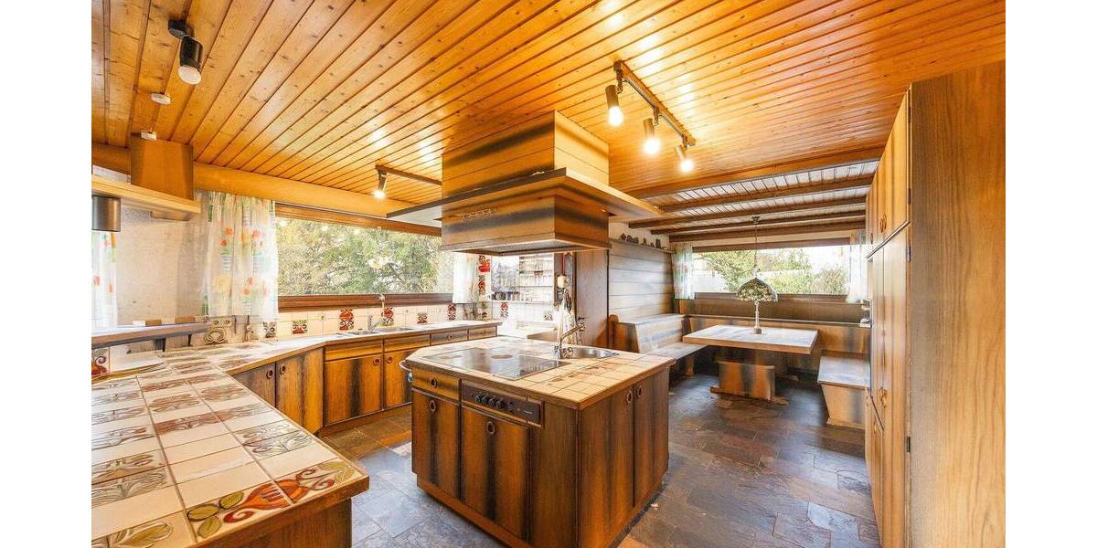 Einfamilienhaus Backnang - 8 Zimmer, 428 m&sup2;, 1.229.000&euro; | Angebot:26118014