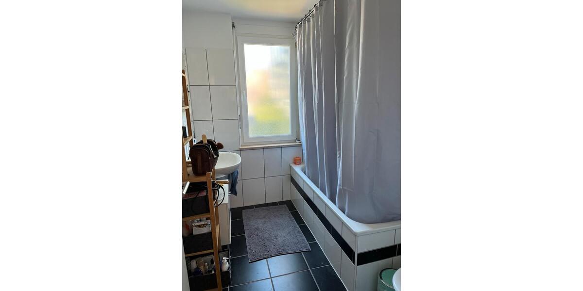 Erdgeschoßwohnung Stuttgart Luginsland - 2 Zimmer, 50 m&sup2;, 1.300&euro; | Angebot:26395492