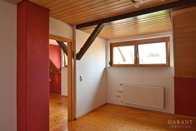 Moderne Doppelhaushälfte mit Garten in der Stadtmitte