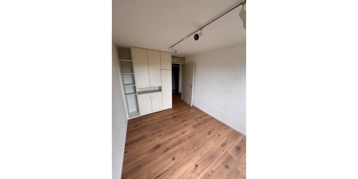 Erdgeschoßwohnung Esslingen am Neckar Hegensberg - 4.5 Zimmer, 109 m&sup2;, 1.300&euro; | Angebot:26311596