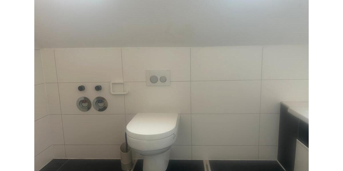 Dachgeschoßwohnung Stuttgart Degerloch - 2 Zimmer, 35 m&sup2;, 800&euro; | Angebot:26346925