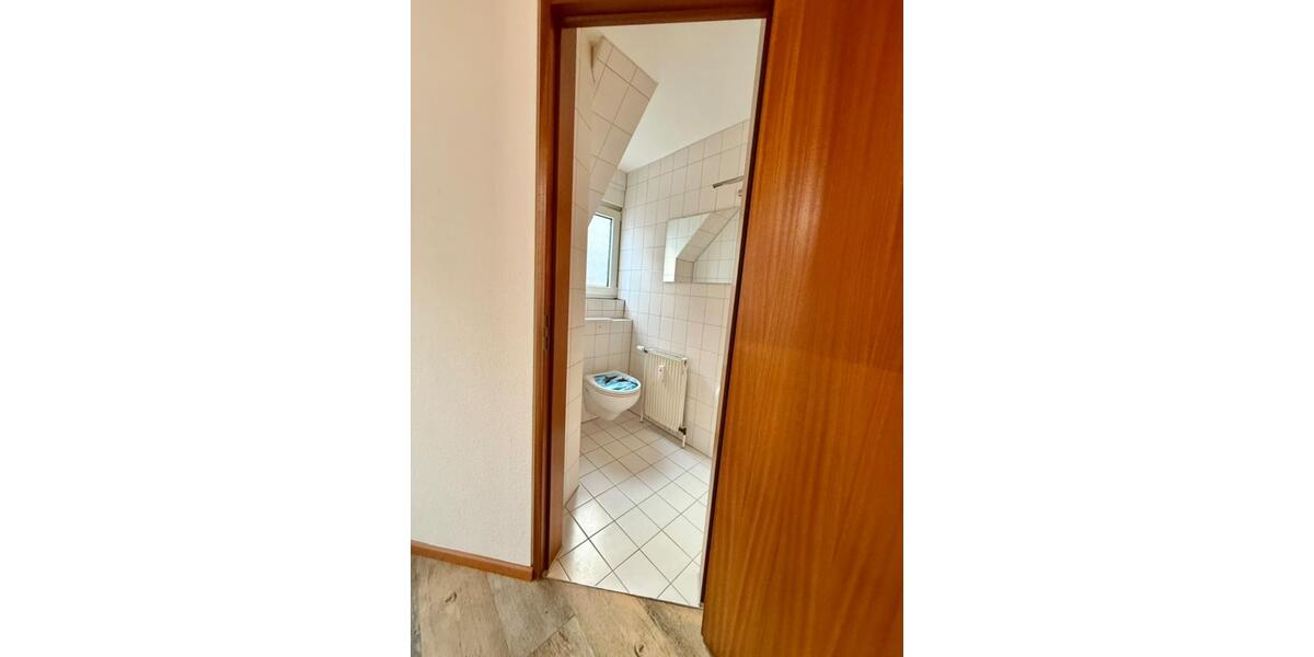 Dachgeschoßwohnung Kirchheim unter Teck - 3 Zimmer, 100 m&sup2;, 1.360&euro; | Angebot:24811598