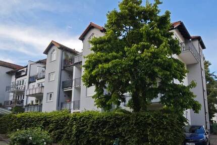 3- Zimmer Dachgeschoss-Wohnung mit Balkon und TG-Stellplatz frei ab sofort