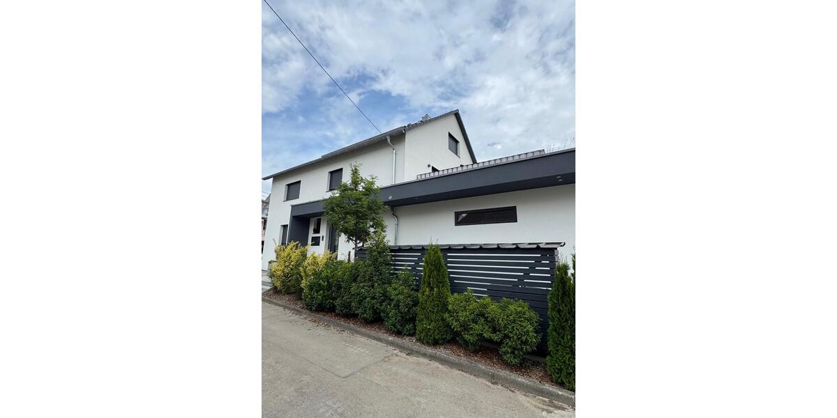 Mehrfamilienhaus, Wohnhaus Nürtingen - 5 Zimmer, 152 m&sup2;, 1.950&euro; | Angebot:25263110