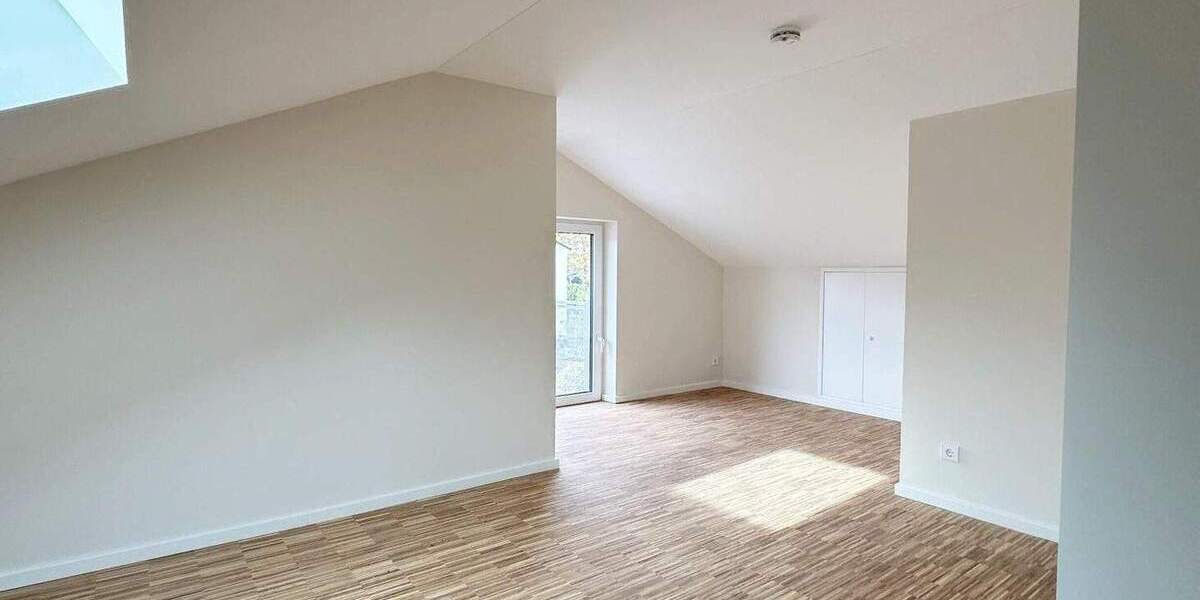 Einfamilienhaus Esslingen am Neckar Sulzgries - 6 Zimmer, 260 m&sup2;, 3.420&euro; | Angebot:24876305