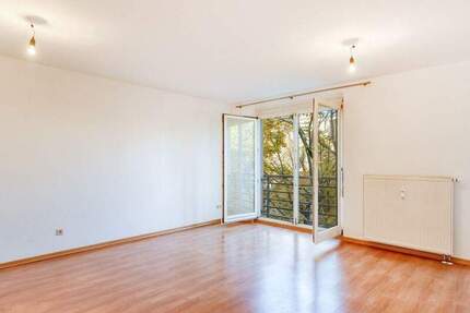 +++ zentral, bequem & renoviert - französischer Balkon - inklusive TG-Stellplatz - ohne Einbauküche +++ 2 zimmer