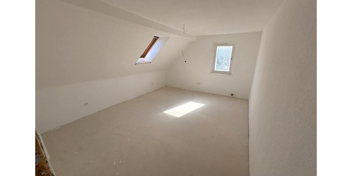 Einfamilienhaus Esslingen am Neckar Oberesslingen - 4.5 Zimmer, 140 m&sup2;, 2.150&euro; | Angebot:26251407