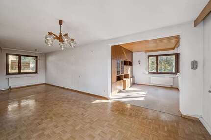 Haus zum Kaufen in Böblingen 695.000 € 218.32 m² 8 zimmer