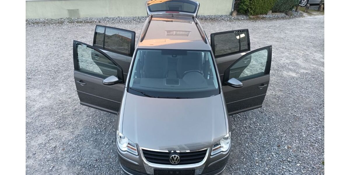 VW Touran 187.299 km 5.690 € Böblingen 71032