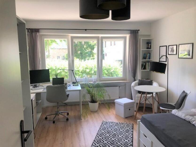 Ein Zimmer Apartment, voll möbliert