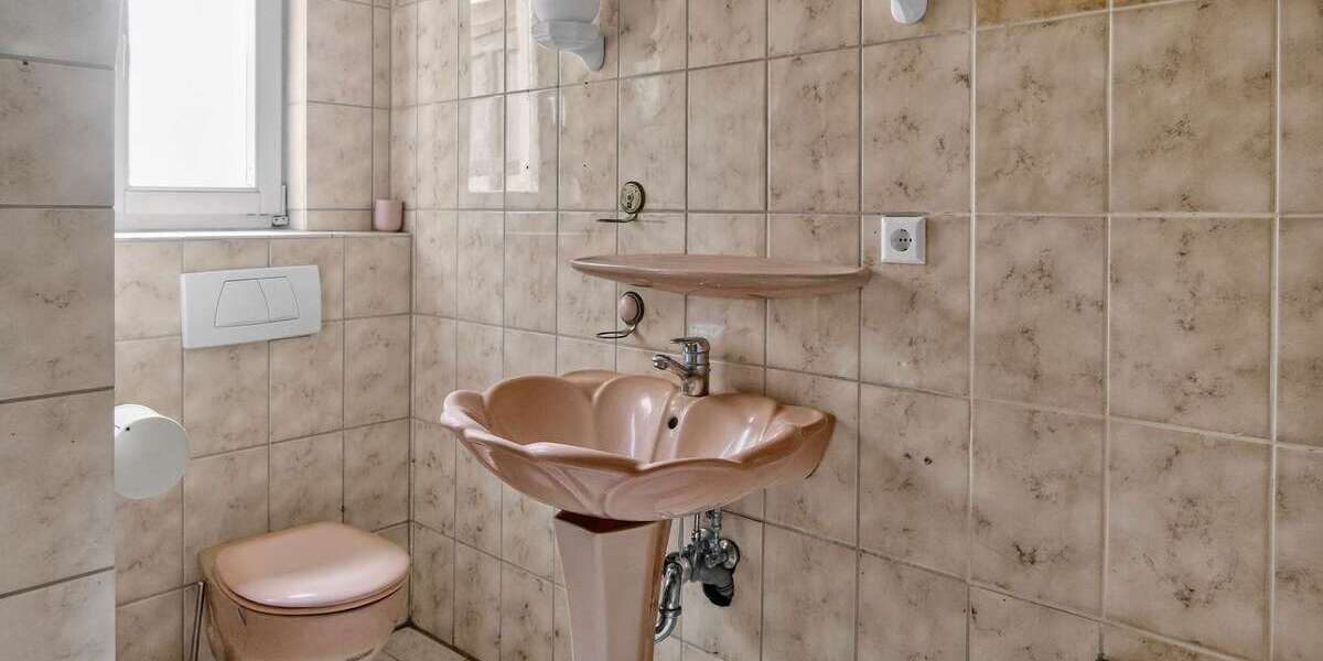 Gepflegtes 3-Familienhaus in begehrter Wohnlage mit vielseitigen Nutzungsmöglichkeiten - Mehrfamilienhaus, Wohnhaus Stuttgart Zuffenhausen | Angebot:27083597