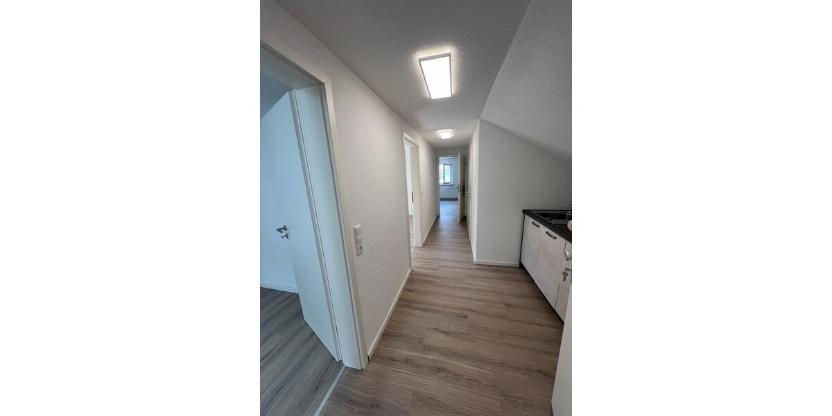 Dachgeschoßwohnung Stuttgart Zuffenhausen - 3 Zimmer, 67 m&sup2;, 1.200&euro; | Angebot:26640273