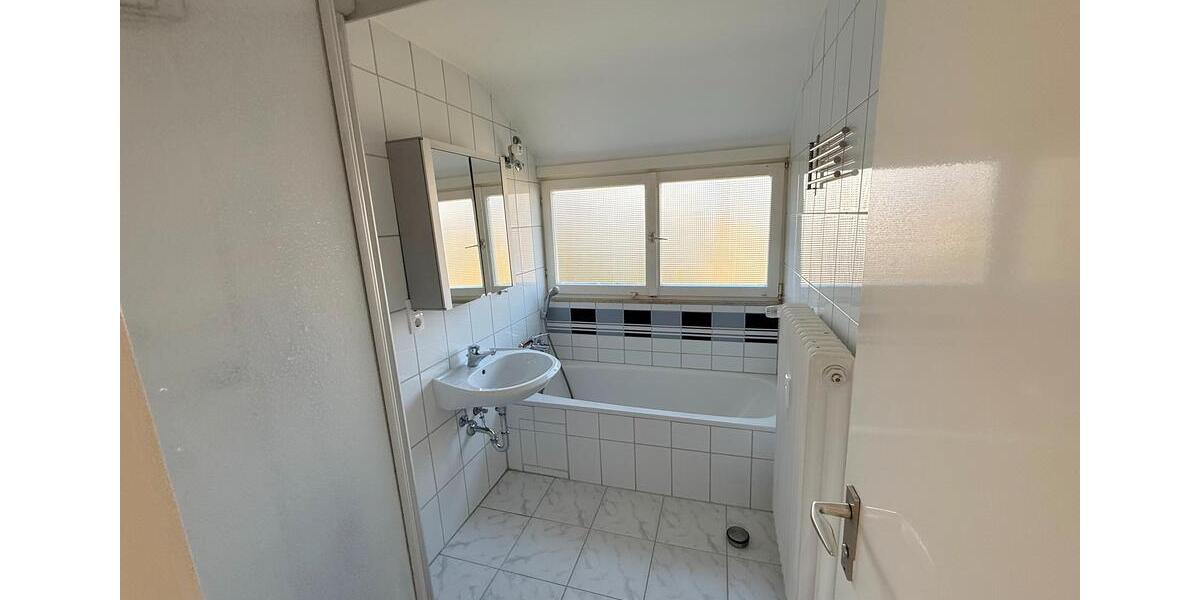 Dachgeschoßwohnung Stuttgart Botnang - 3 Zimmer, 93 m&sup2;, 1.150&euro; | Angebot:25414797