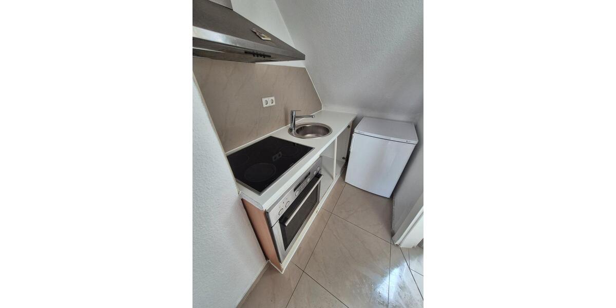 Dachgeschoßwohnung Stuttgart Zuffenhausen - 1 Zimmer, 20 m&sup2;, 700&euro; | Angebot:26166074