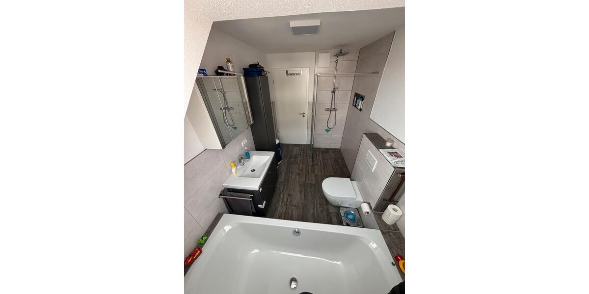 Moderne 4 Zimmer Wohnung mit Balkon, 2 Stellplätze, E-Ladestation 4 zimmer