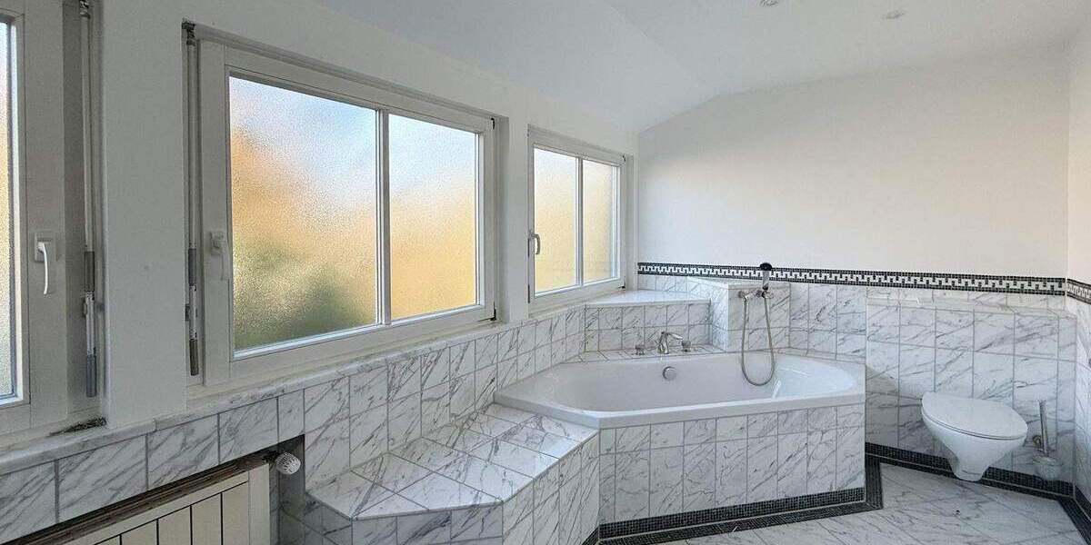 Mehrfamilienhaus, Wohnhaus Nürtingen - 5 Zimmer, 175 m&sup2;, 2.700&euro; | Angebot:24557708