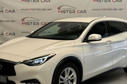 INFINITI Q30