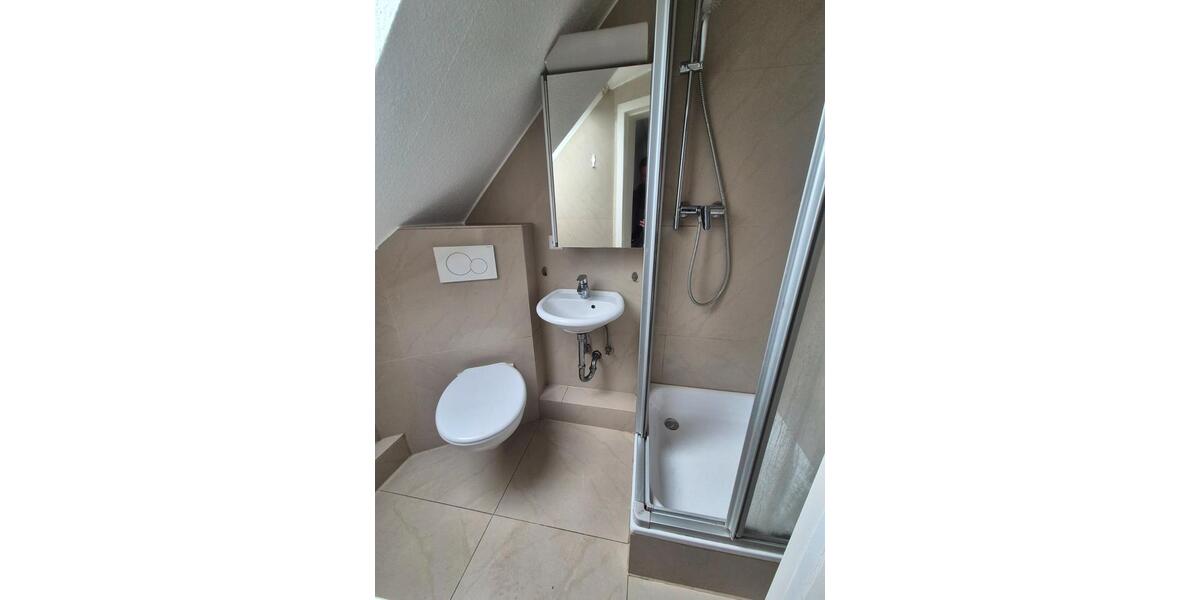 Dachgeschoßwohnung Stuttgart Zuffenhausen - 1 Zimmer, 20 m&sup2;, 700&euro; | Angebot:26166074