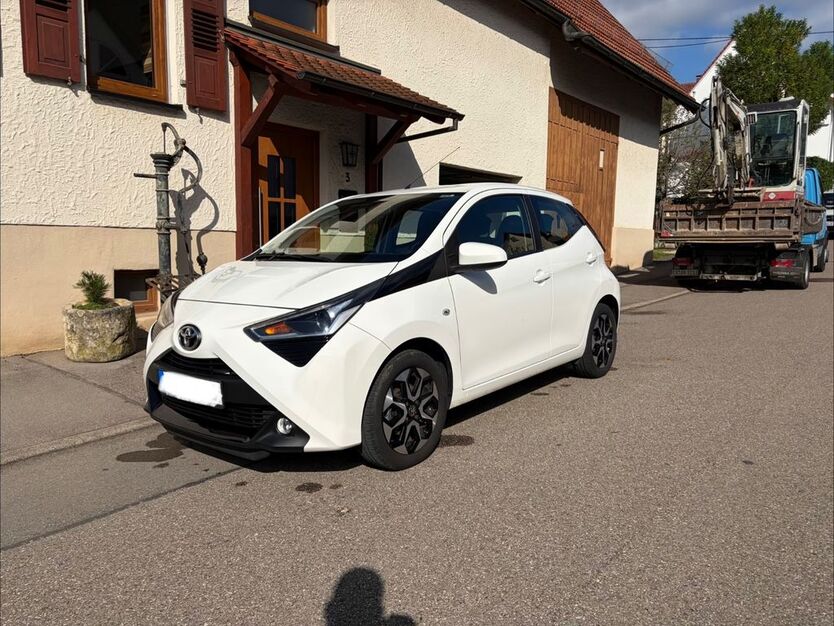 Toyota Aygo (X) 33.100 km 9.800 € Frickenhausen 72636
