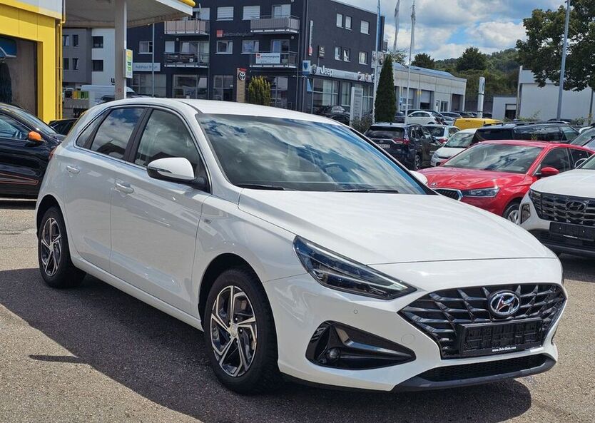i30