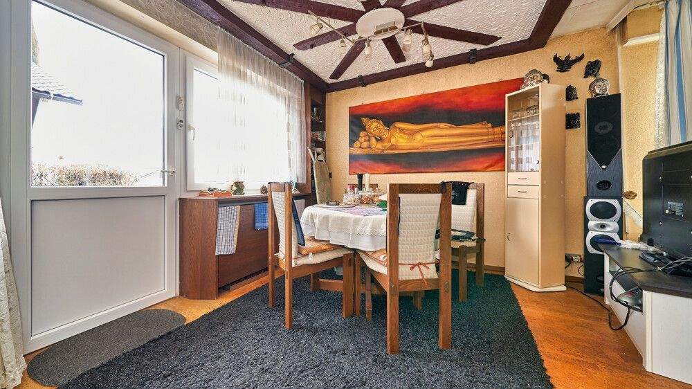 Ansprechendes Einfamilienhaus mit Garten und eigener Garage, in bester Lage von Neckarweihingen! 5 zimmer