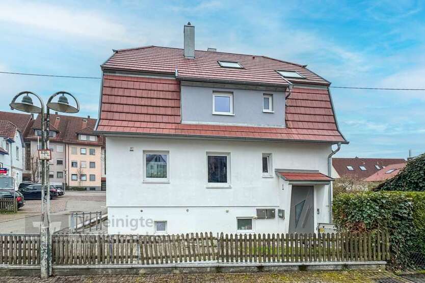 Haus zum Kaufen in Eningen unter Achalm 630.000 € 200 m²