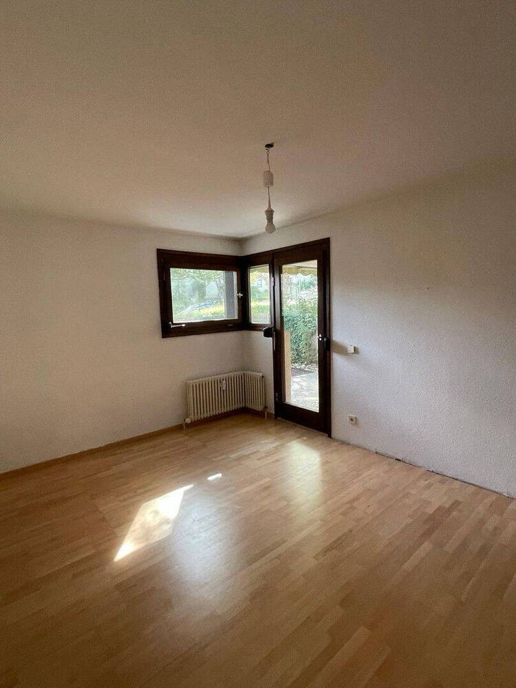Bezugsfreie 4,5-Zi.-Wohnung mit Terrasse & Tiefgarage - im Grünen