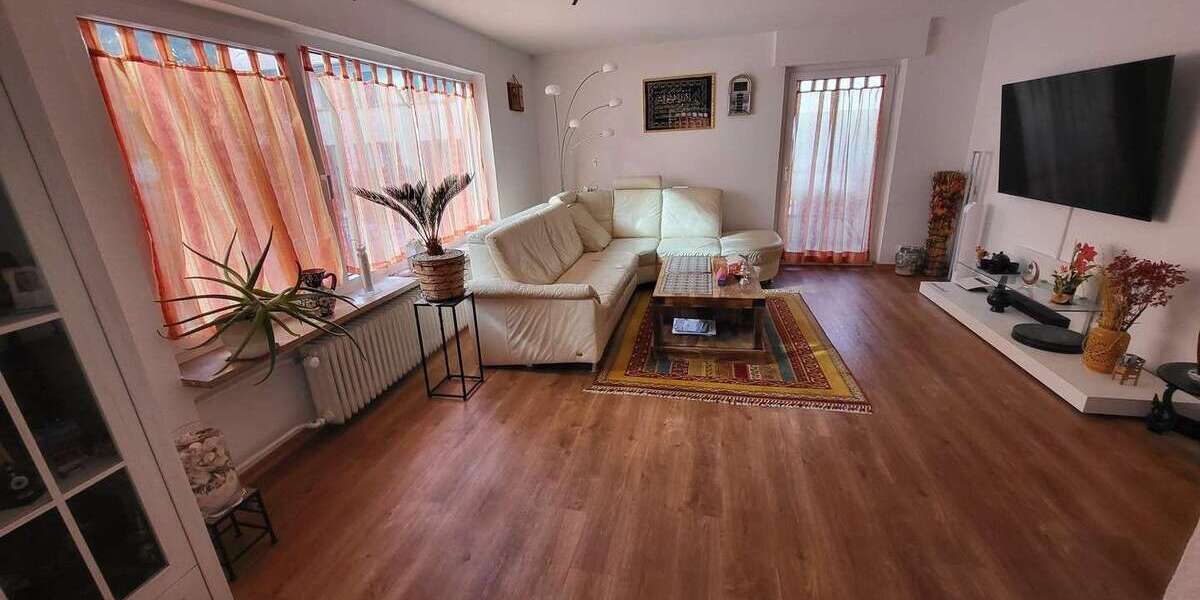 Etagenwohnung Stuttgart Luginsland - 3.5 Zimmer, 85 m&sup2;, 1.000&euro; | Angebot:25301078
