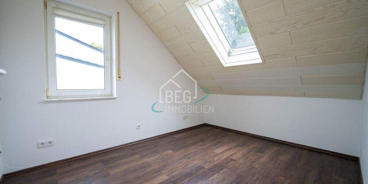 Gartenidylle trifft Wohnkomfort: Doppelhaushälfte mit Einliegerwohnung 4 zimmer