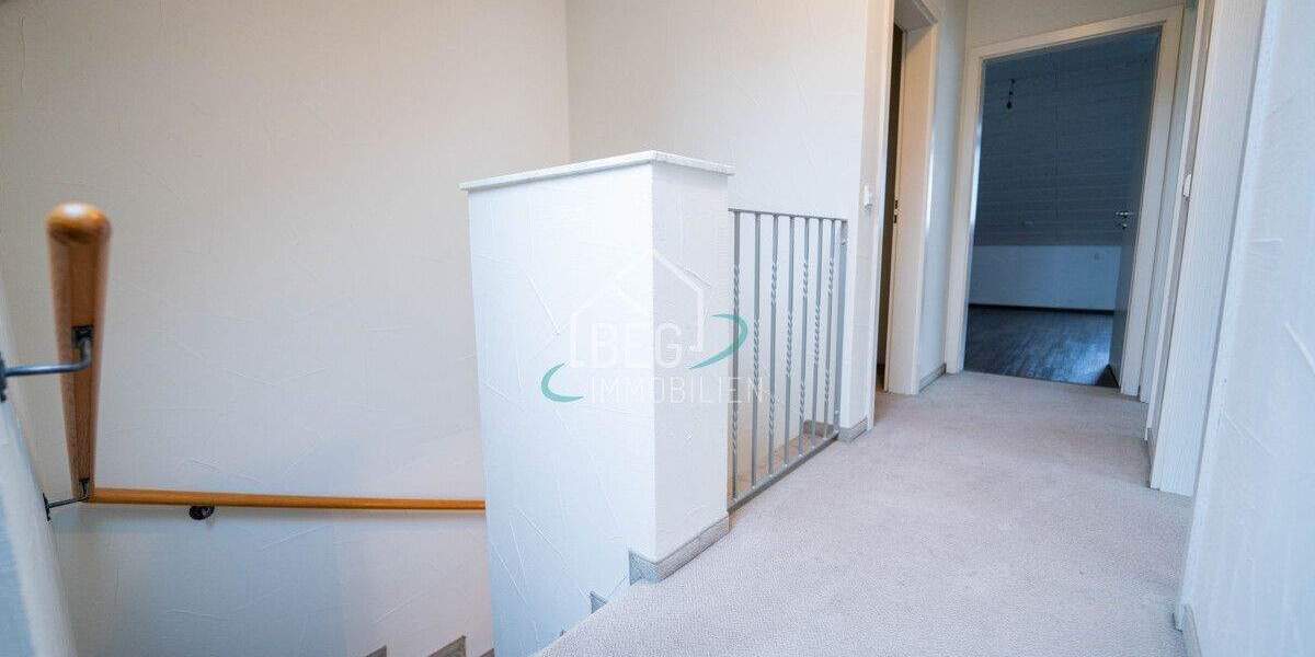 Gartenidylle trifft Wohnkomfort: Doppelhaushälfte mit Einliegerwohnung 4 zimmer