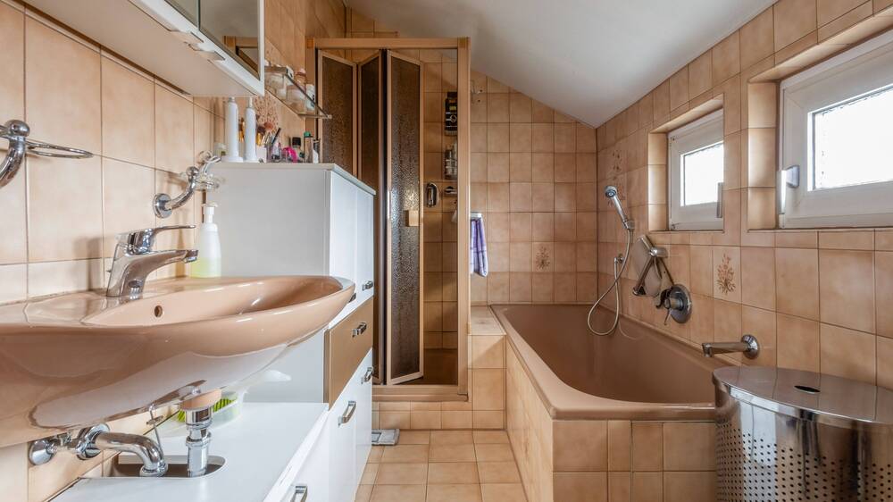 Großzügige Drei-Zimmer-Wohnung mit Garagenstellplatz und traumhafter Aussicht in Stuttgart-Rohr 3 zimmer