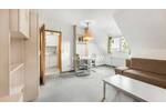 Möbliertes 1-Zimmer-Apartment im DG mit TG-Stellplatz - sofort bezugsfrei in Uni-Nähe!