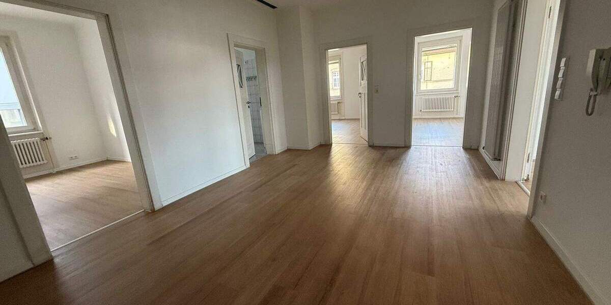 Etagenwohnung Nürtingen - 5 Zimmer, 142 m&sup2;, 2.441&euro; | Angebot:24767211