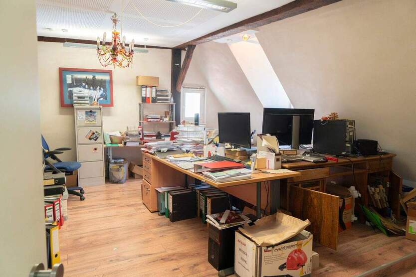 „ Das ökologisch vollkernsanierte Mehrfamilienhaus in interessanter Lage !„ 8 zimmer