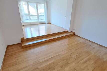 Wohnung Stuttgart Luginsland - 2 Zimmer, 68 m&sup2;, 720&euro; | Angebot:26906615