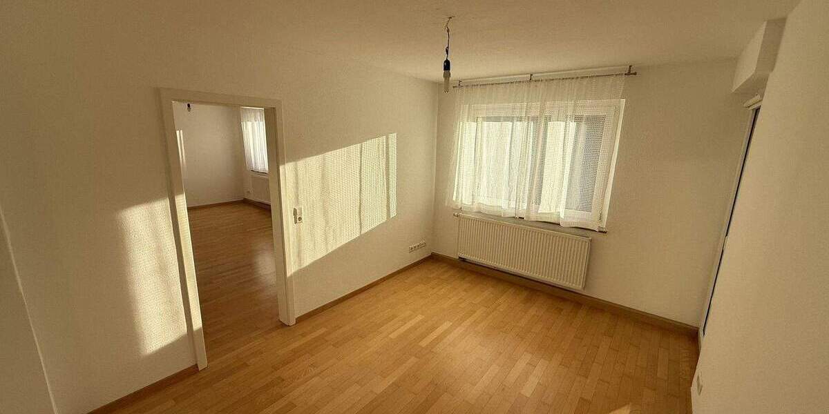 4,5-Zimmer-Wohnung Halbhöhenlage von Stuttgart, Renoviert, EBK, 2XBalkon, Stellplatz, u.m.v. 4 zimmer