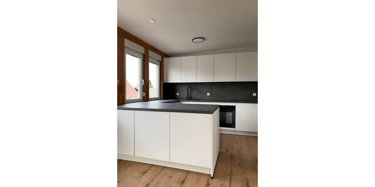 Top renovierte 3,5-Zimmer-Atelierwohnung mit EBK u. Südbalkon in bevorzugter Aussichtslage 3 zimmer