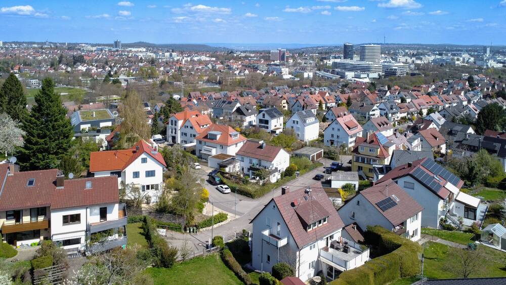 Großzügige Drei-Zimmer-Wohnung mit Garagenstellplatz und traumhafter Aussicht in Stuttgart-Rohr 3 zimmer