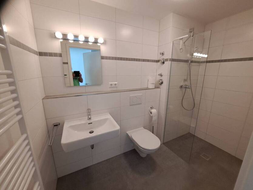 Neuwertige Wohnung mit Einbauküche in bester Lage