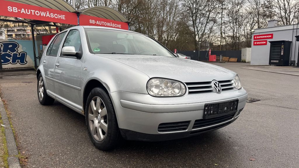 VW Golf 130.337 km 1.199 € Sindelfingen 71067