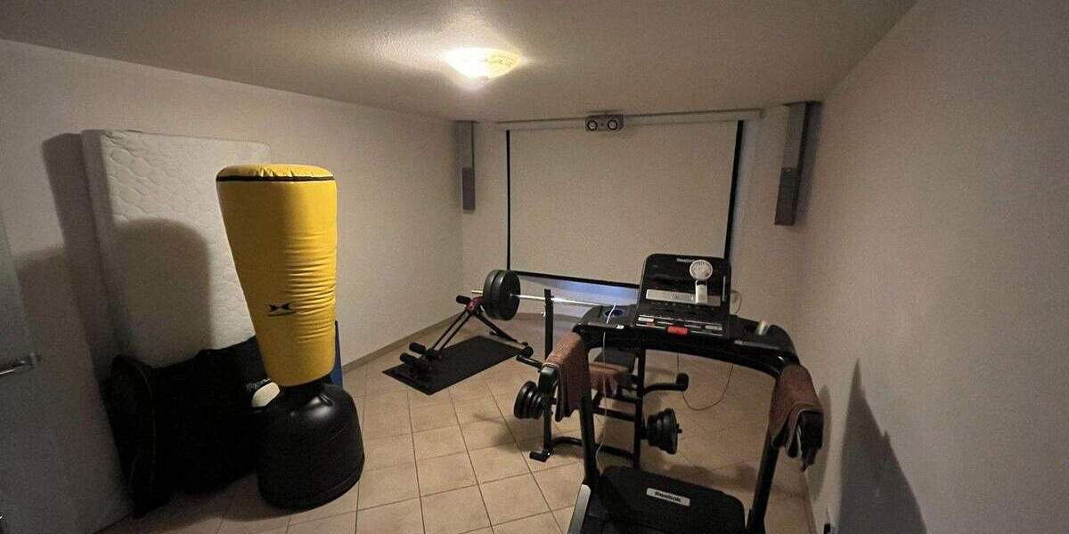 Freistehendes Einfamilienhaus mit Wellnessbereich, Einliegerwohnung und Doppelgarage in Kornwestheim 8 zimmer