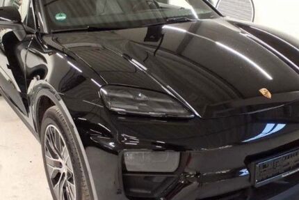 Porsche Macan 9.990 km 72.590 &euro; Stuttgart 70499