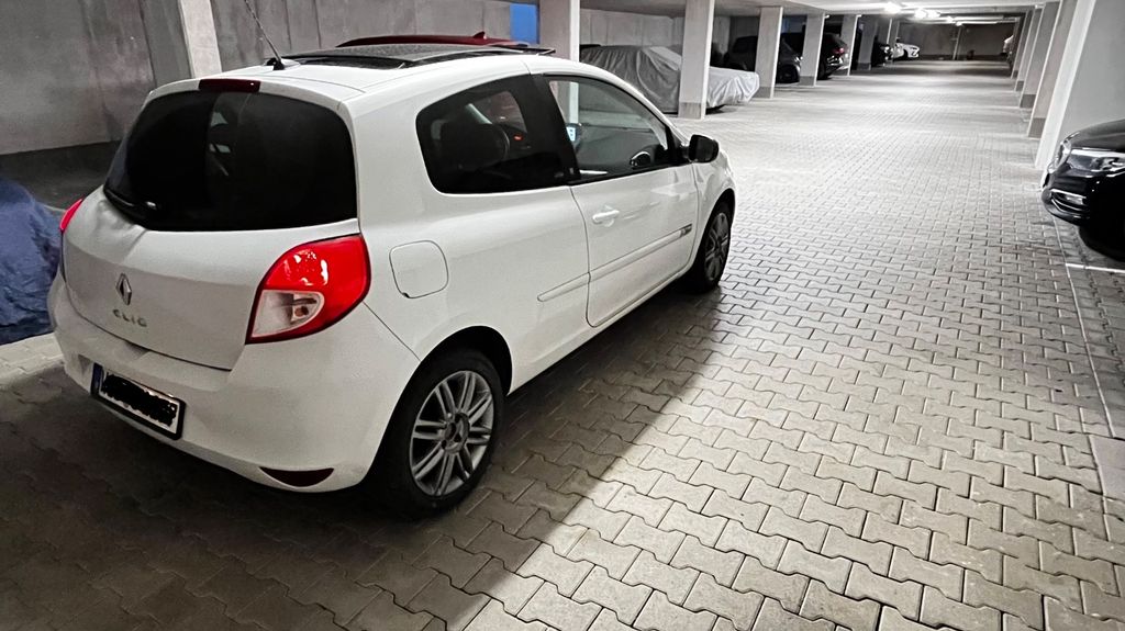 Renault Clio 181.107 km 2.999 &euro; Renningen 71272