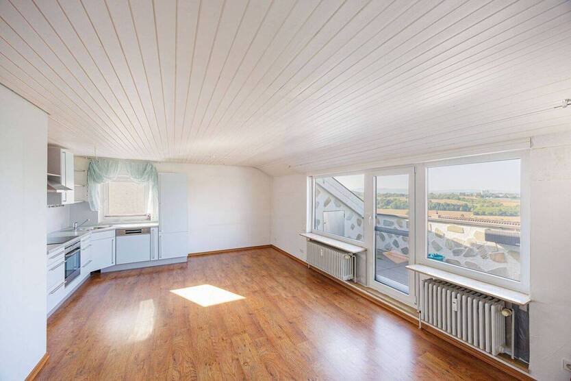 WEITBLICK: Dachgeschoss mit Wohlfühlcharakter! 2 zimmer