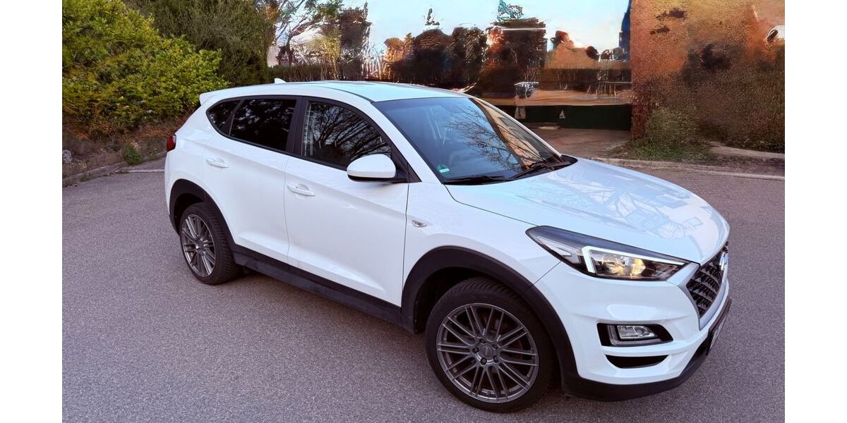 Hyundai TUCSON 142.000 km 15.200 &euro; Ditzingen 71254